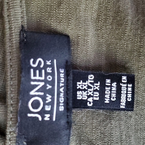 Jones New York Signature- Cut outs Hi-Lo olive green Top Neutral Sz.XL - Picture 7 of 8